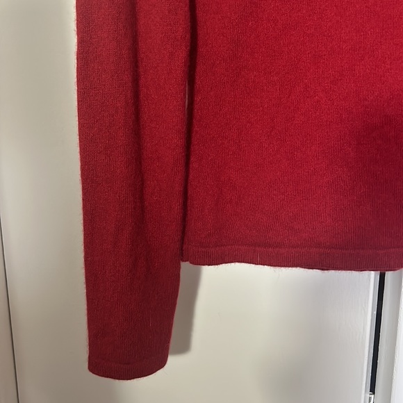 Ann Taylor 100% cashmere Christmas red - Picture 5 of 6